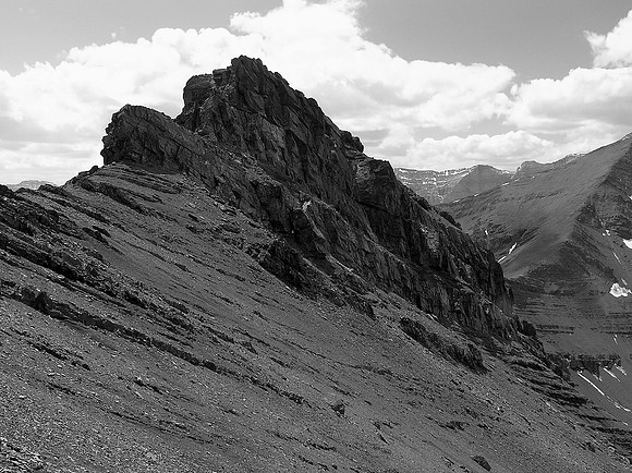 Back on the ridge proper, looking ahead to the summit.