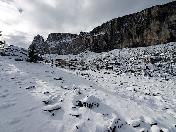 A wide-angle view of the cliffs again - this time from Rockbound Lake.