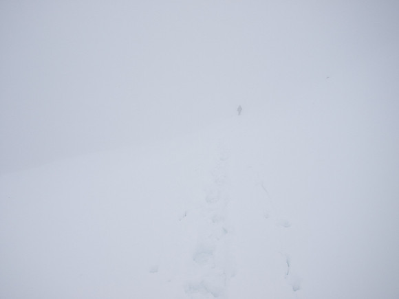 Can't see much - Wietse is just barely visible through the snow / cloud.