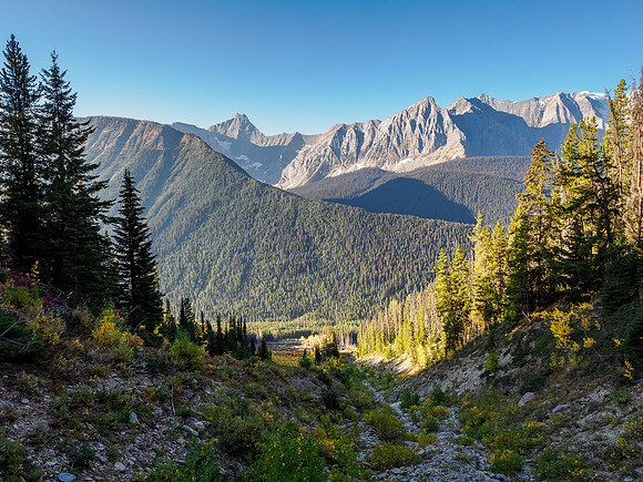 Allan and Ennis Peak visible over Fulmen's NW ridge.