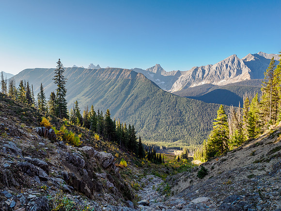 Allan and Ennis Peak visible over Fulmen's NW ridge.