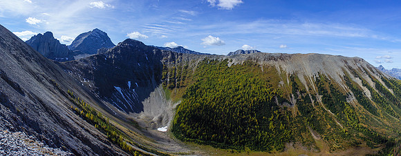 Hanneke coming up the ridge above the scrambling sections. Tent Ridge to the left and Spray Lakes behind.