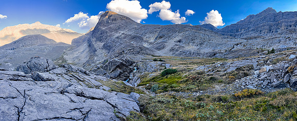 Ascending SW out of the Roaring Creek Valley to upper tarns under Little Cataract Peak.
