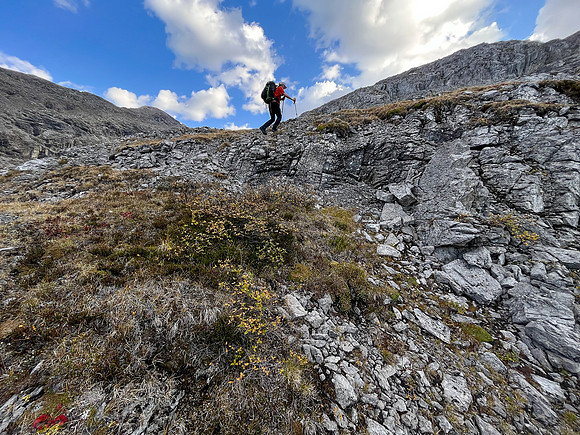 Ascending SW out of the Roaring Creek Valley to upper tarns under Little Cataract Peak.