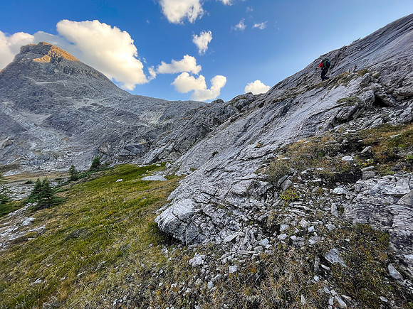 Ascending SW out of the Roaring Creek Valley to upper tarns under Little Cataract Peak.