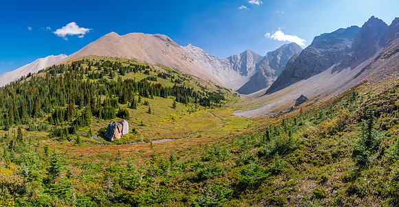 Traversing east above Roaring Creek to Mount Goodair.