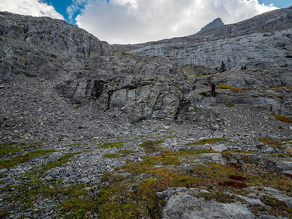 Ascending SW out of the Roaring Creek Valley to upper tarns under Little Cataract Peak.