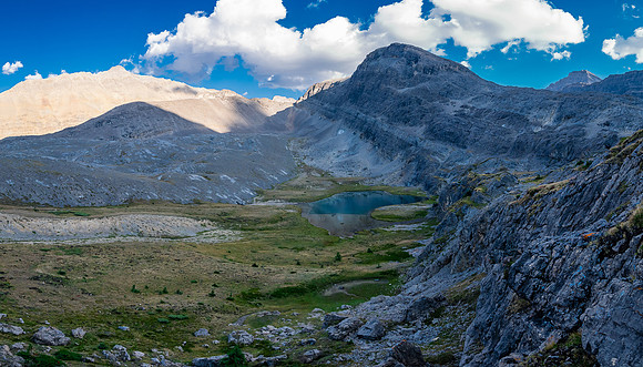 Ascending SW out of the Roaring Creek Valley to upper tarns under Little Cataract Peak.