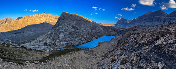 Ascending SW out of the Roaring Creek Valley to upper tarns under Little Cataract Peak.