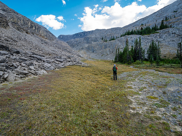 Ascending SW out of the Roaring Creek Valley to upper tarns under Little Cataract Peak.