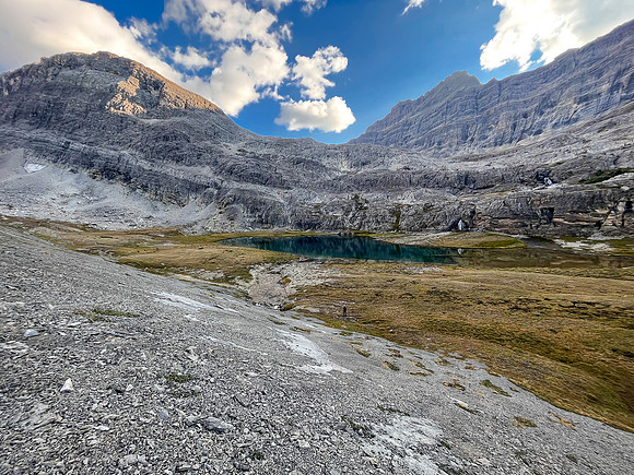 Ascending SW out of the Roaring Creek Valley to upper tarns under Little Cataract Peak.