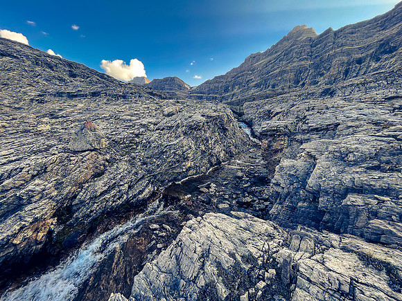 Ascending SW out of the Roaring Creek Valley to upper tarns under Little Cataract Peak.