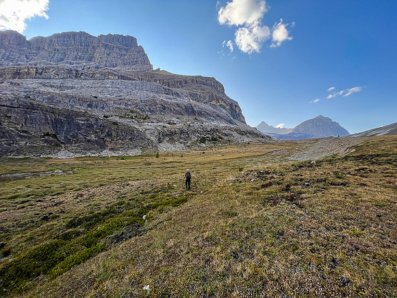 Ascending SW out of the Roaring Creek Valley to upper tarns under Little Cataract Peak.