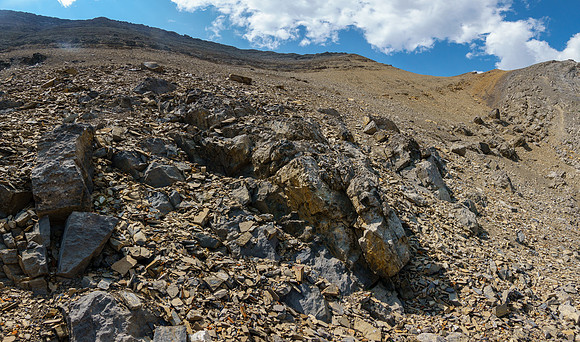 The upper mountain is simply scree, the summit at c-r above.