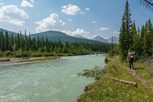 Hiking the Red Deer River / Cascade fire road Trail.
