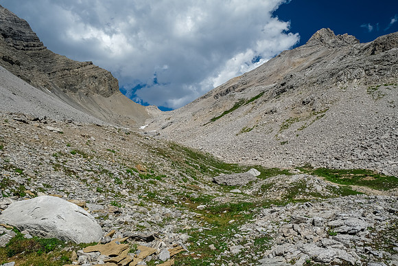 Finally the upper col appears at the head of the approach valley.