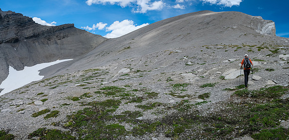 Starting our way up the easy south face and ridge of Block Mountain.