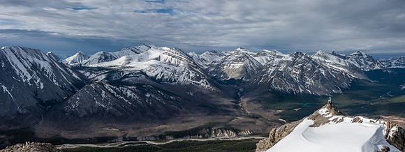 Phil with distant Chirp Peak, Bellow, Howl and Smoky in the distance.