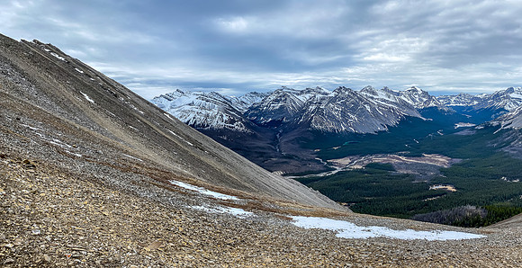 Descending a south ridge / gully back to the Indianhead Pass Trail.