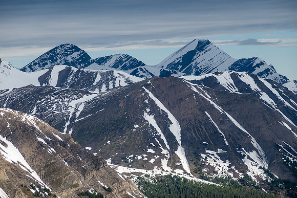 An outlier of Dormouse at left and Dodo Peak at right.