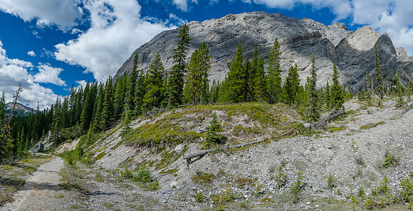 Views back to the east face of Flints - believe it or not the gully starts at left.