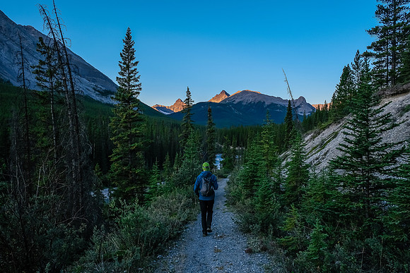 Early morning hiking on Flints Park trail. Noetic Peak with alpinglow ahead.