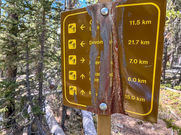 Hiking the Clearwater Trail from Indianhead Lodge to Malloch Meadows.