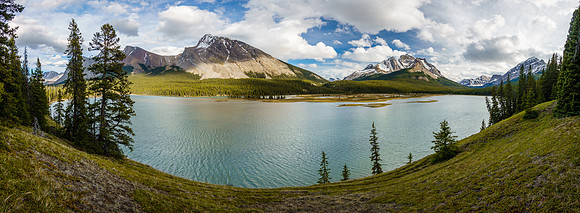 Views over Trident Lake towards Snarl and Whimper Peak.