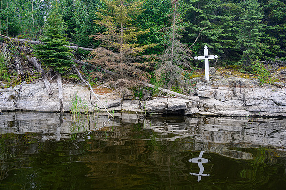 A cross on Drope Lake.