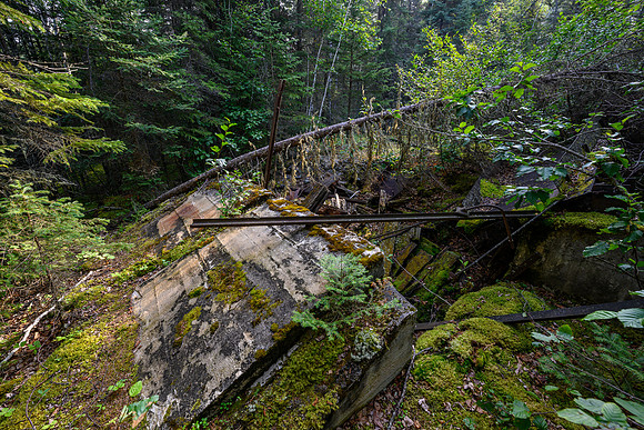 Remains of an old gold mine between Pitching and Boland Lake.