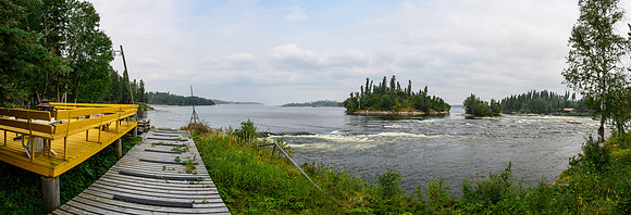Voyager Lodge on the north side of the rapids (R) - an older lodge on this side.