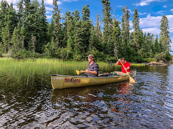 Ready to pull hard on the paddles all the way across the 7 or 8km of Telescope Lake before the wind picks up.