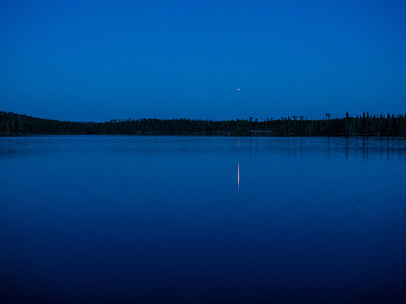 An amazing night starts out with Mars shimmering off the surface of Glenn Lake before the stars start to show.