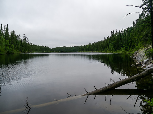 Dragon Lake doesn't have obvious campsites.