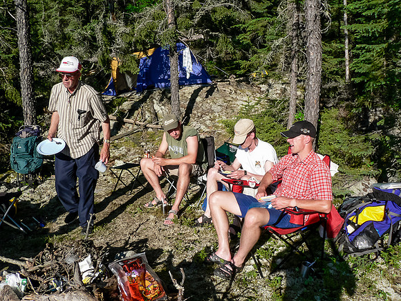 A hot evening eating supper. The weather changes a lot in WCPP.
