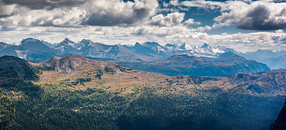 A nice and smoke free view over Citadel Pass (R) towards snow covered Fatigue, Naswald and Golden.