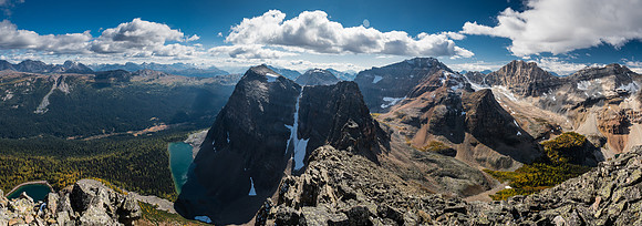 A wider view south over Pharaoh Lake and Peaks with the confusing and massive bulk of Haiduk Peak rising over the Whistling Valley at right.
