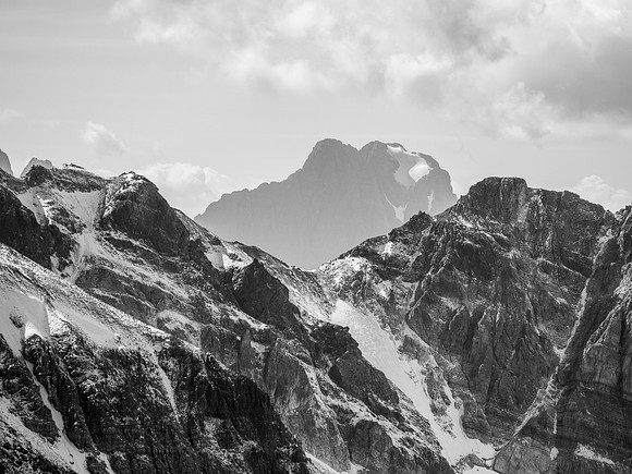 The impressive White Tail Mountain looms over a sub peak of Haiduk.