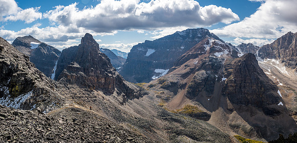 Phil descends from the col between "Tiny" and Lesser Pharaoh Peaks with Greater and Middle looming above and Haiduk on the right.