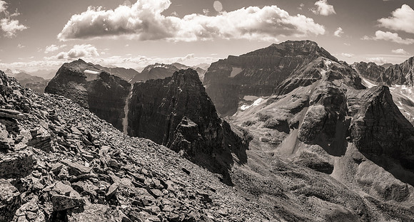 The other two Pharaoh Peaks start looking smaller as we gain height on them. Lesser is higher than Middle.