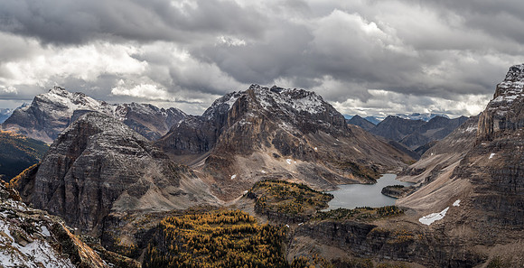 The Monarch, Sugarloaf,Unnamed and Mummy Lake as I descend from the summit.