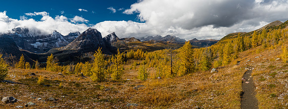 Nearing Healy Pass with Pharaoh at left and Healy Pass Peak at upper right.