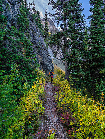 Descending the headwall under Greater Pharaoh Peak.