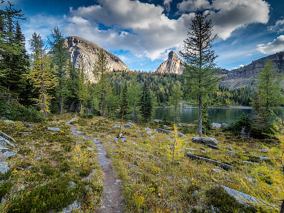 A last look back at Sugarloaf (L) from Scarab Lake.