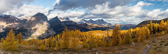 Hiking down to Pharaoh Creek from Healy Pass.