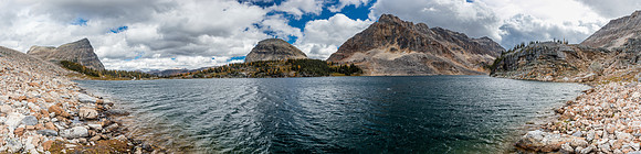 Hiking back along Mummy Lake.