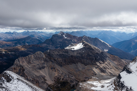 The Monarch rises impressively to the south. Scarab Peak is around 20-30m higher.