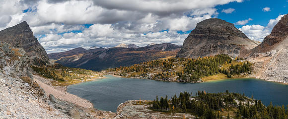 Descending back to the treed buttress with gorgeous views over Mummy Lake.