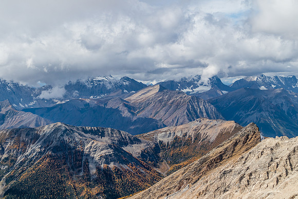Views towards Numa Mountain with Hewitt covered in clouds beyond.
