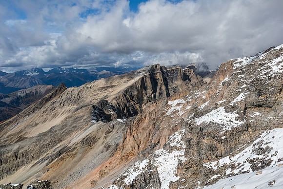 Haiduk Peak to NW is only around 20m lower than Scarab Peak.